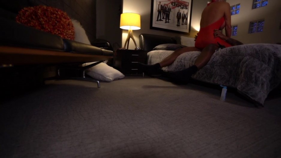 WifeysWorld - Sandra Otterson: The XXXmas Gift! HD 720p